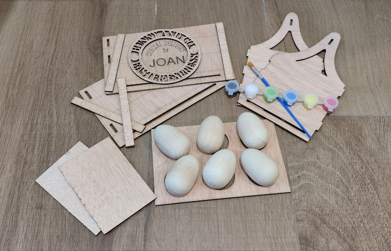 Cesta huevera personalizada con huevos para pintar